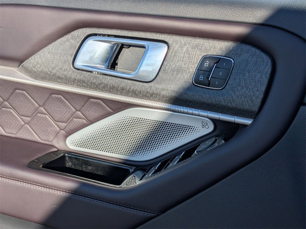 Used 2025 Ford Explorer Platinum w/ LUX Leather Package image 14