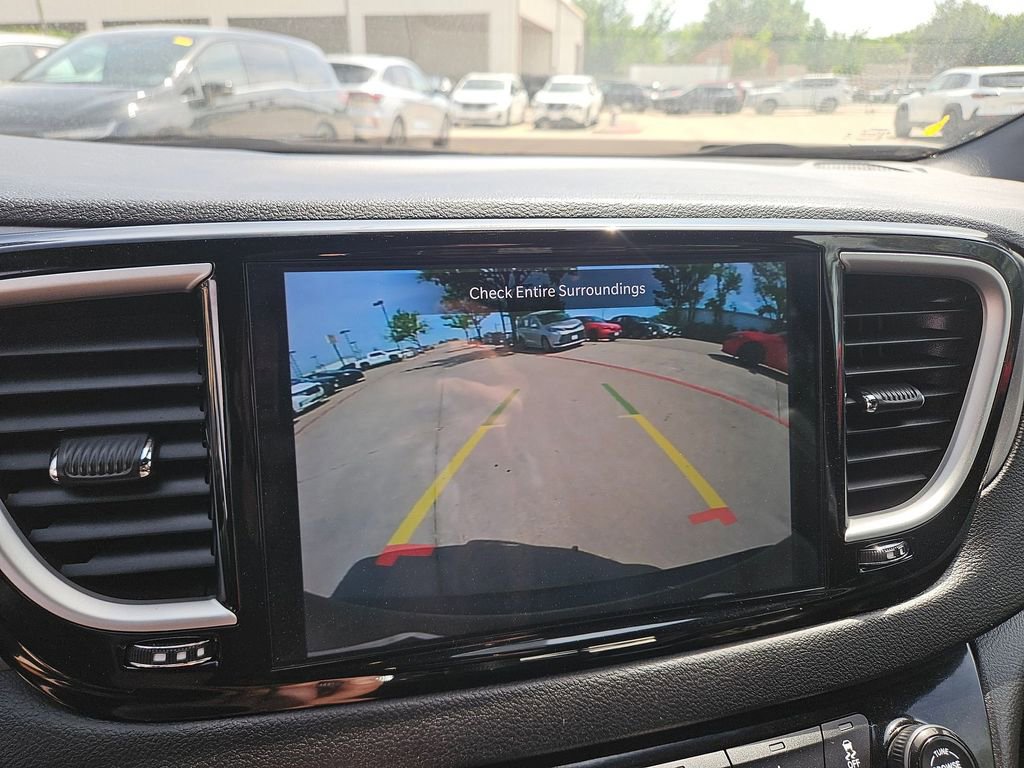 Used 2025 Chrysler Pacifica Select image 22