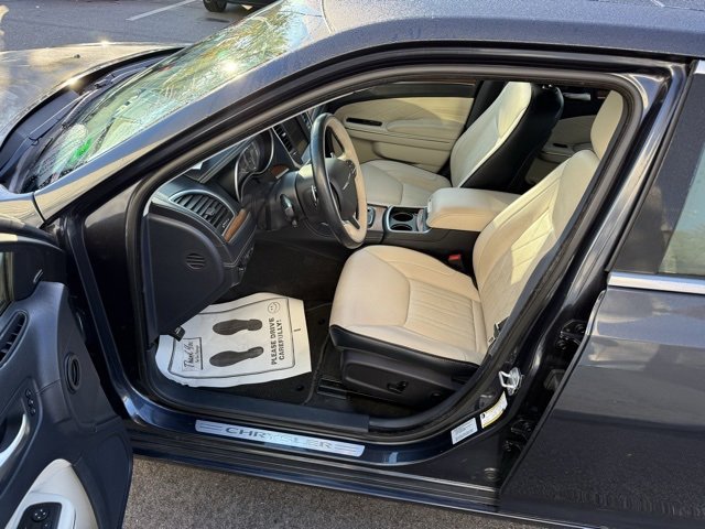 Used 2016 Chrysler 300 C Platinum w/ Safetytec Plus Group image 17