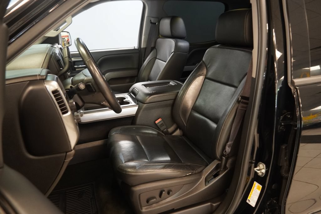 Used 2017 Chevrolet Silverado 1500 LTZ Z71 w/ Midnight Edition AWD/4WD image 3