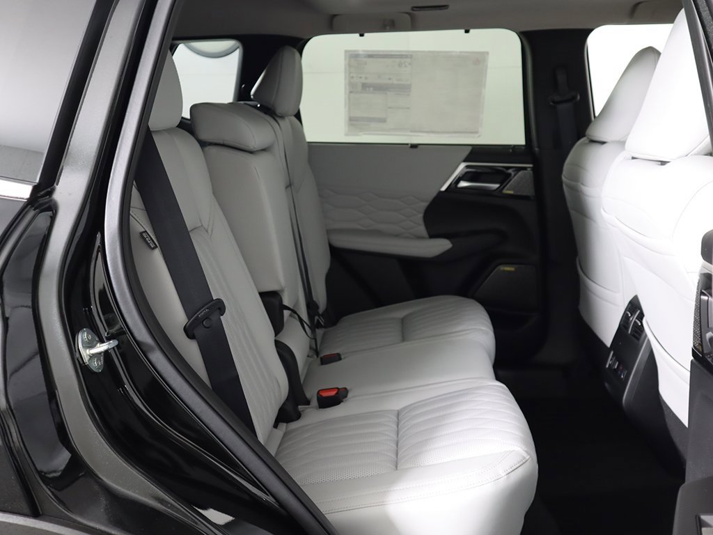 New 2025 Mitsubishi Outlander AWD image 37
