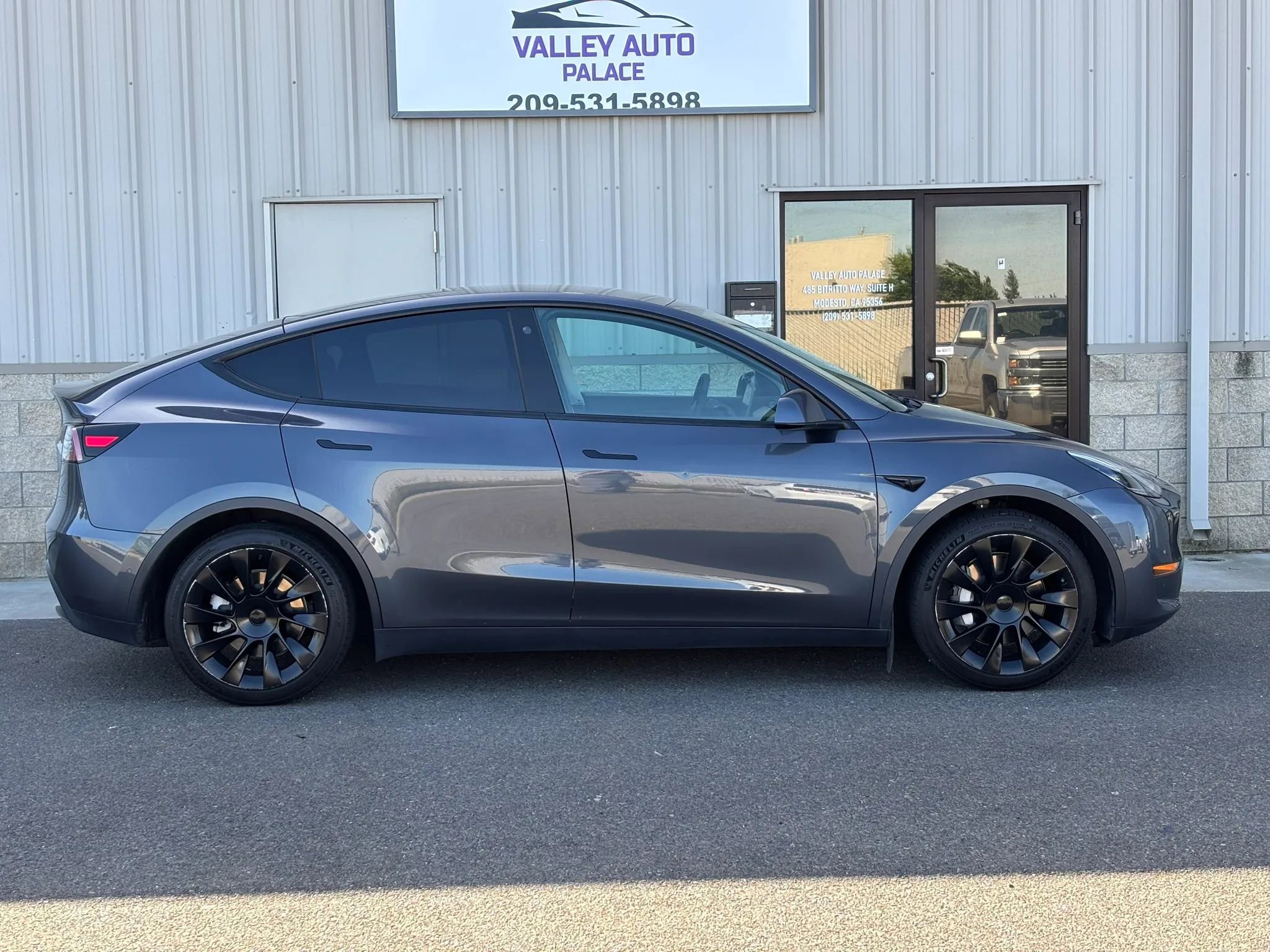 Used 2021 Tesla Model Y Long Range image 2