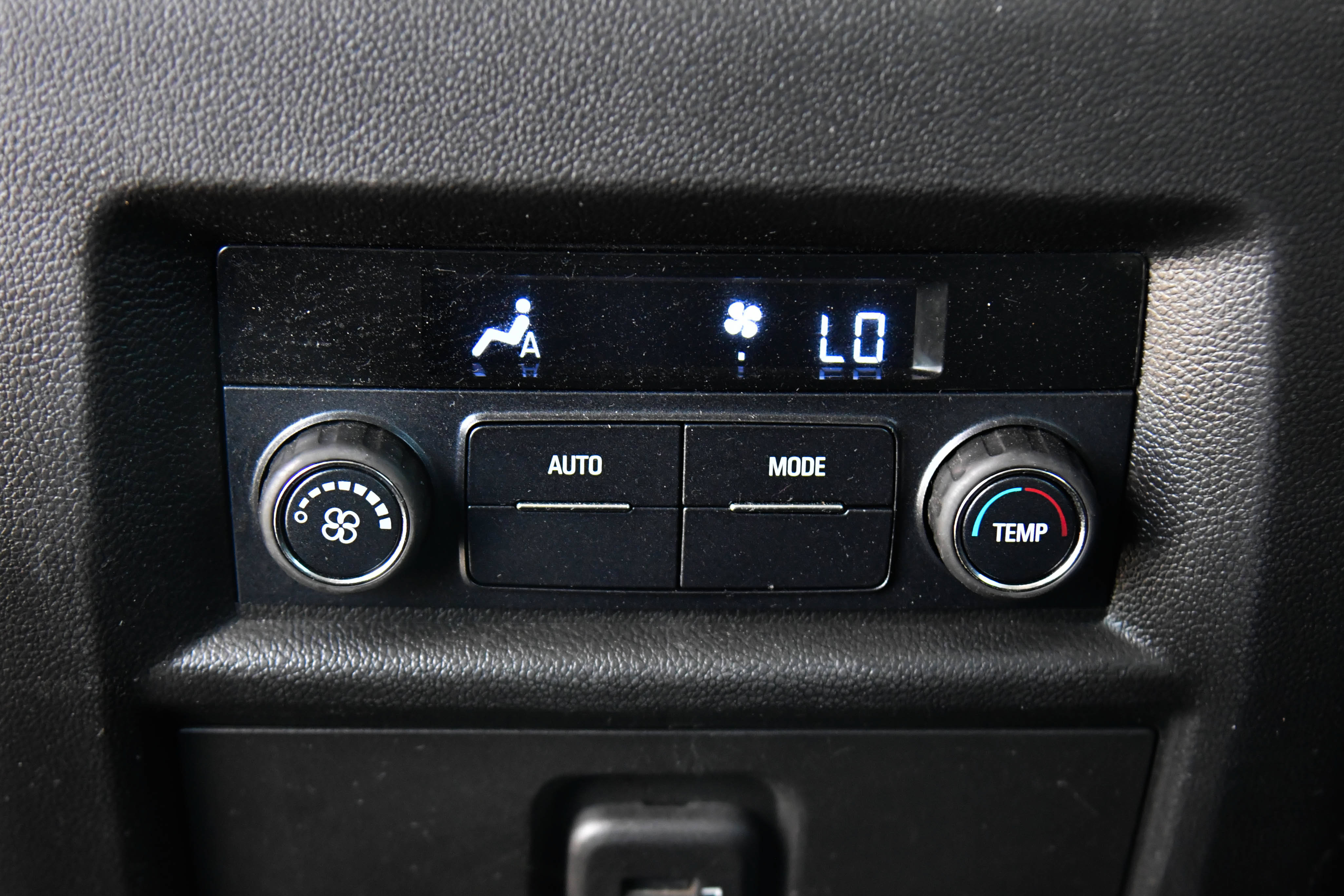 Used 2021 Chevrolet Traverse LS FWD image 35