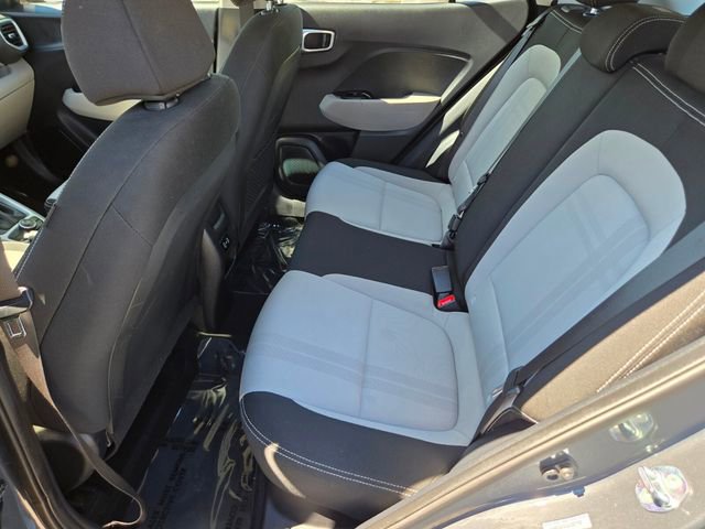 Used 2025 Hyundai Venue SEL FWD image 14