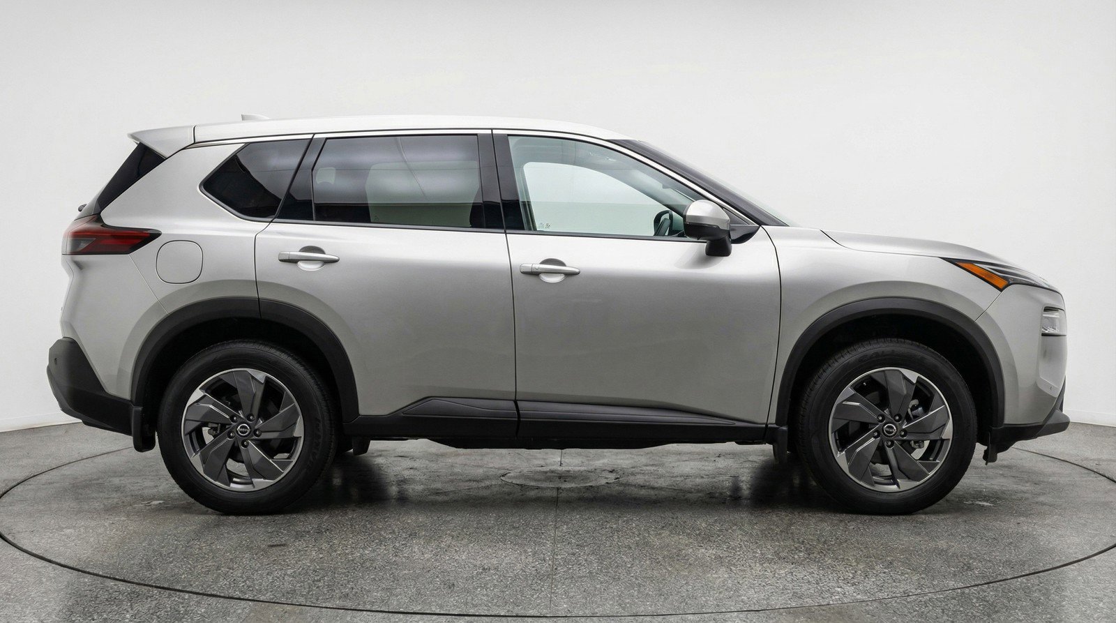 Used 2025 Nissan Rogue SV image 11