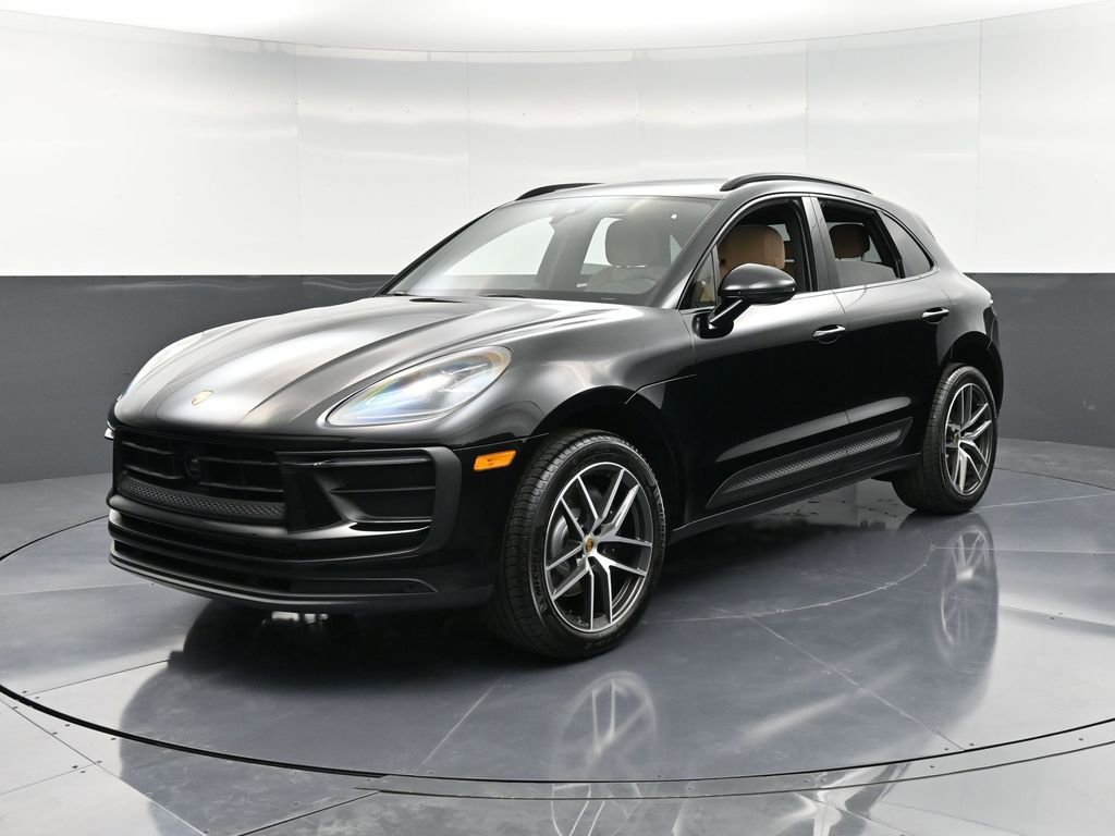 Used 2025 Porsche Macan AWD/4WD image 1