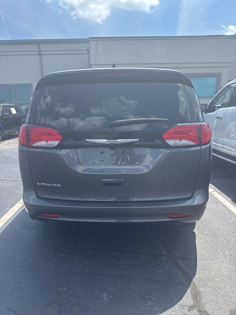Used 2023 Chrysler Voyager LX FWD image 5