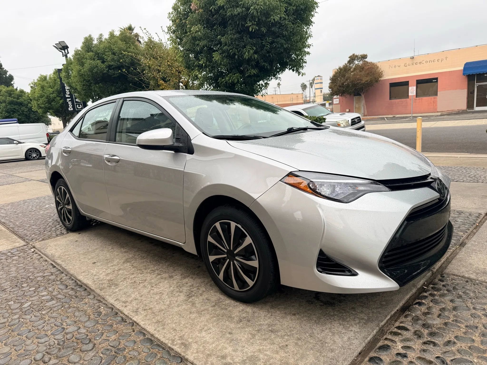 Used 2017 Toyota Corolla LE w/ Carpet Mat Package (TMS) FWD image 3