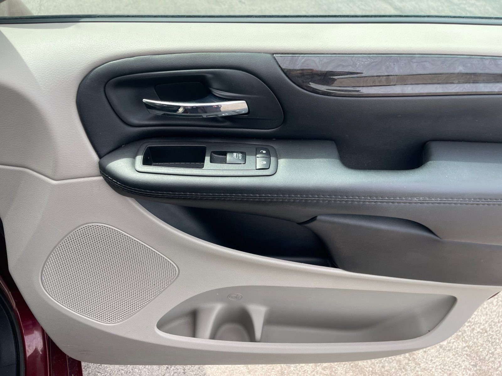 Used 2018 Dodge Grand Caravan SE w/ UConnect Hands-Free Group FWD image 20