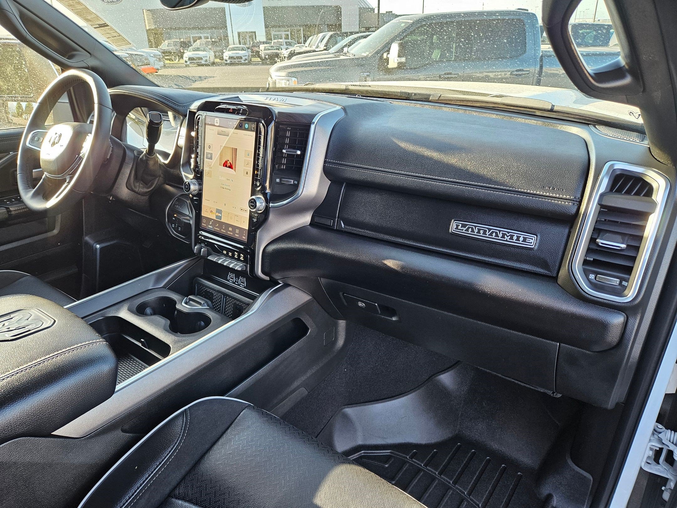 Used 2025 RAM 2500 Laramie AWD/4WD image 34