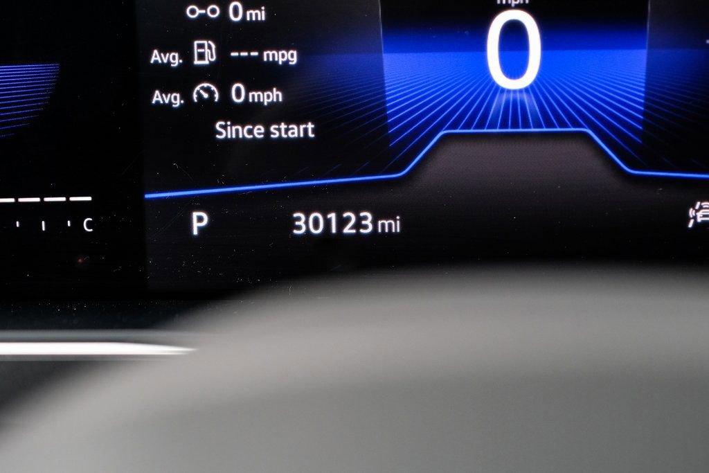 Used 2022 Volkswagen Tiguan SE image 3