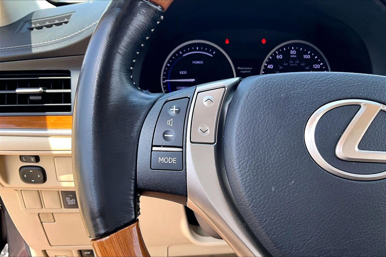 Used 2015 Lexus ES 300h w/ Navigation System Package FWD image 21