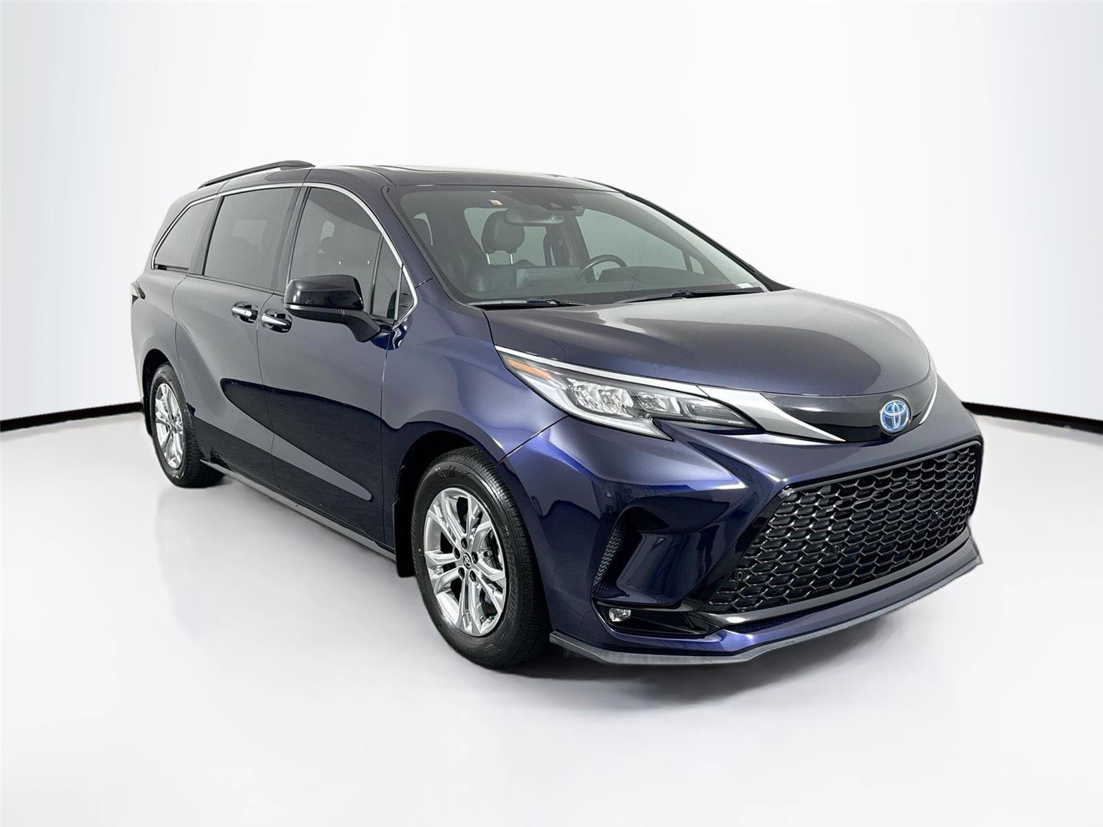 Certified 2022 Toyota Sienna XSE image 10