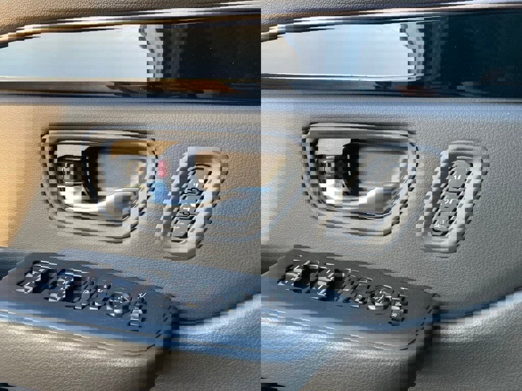 Used 2024 Honda Pilot TrailSport image 14