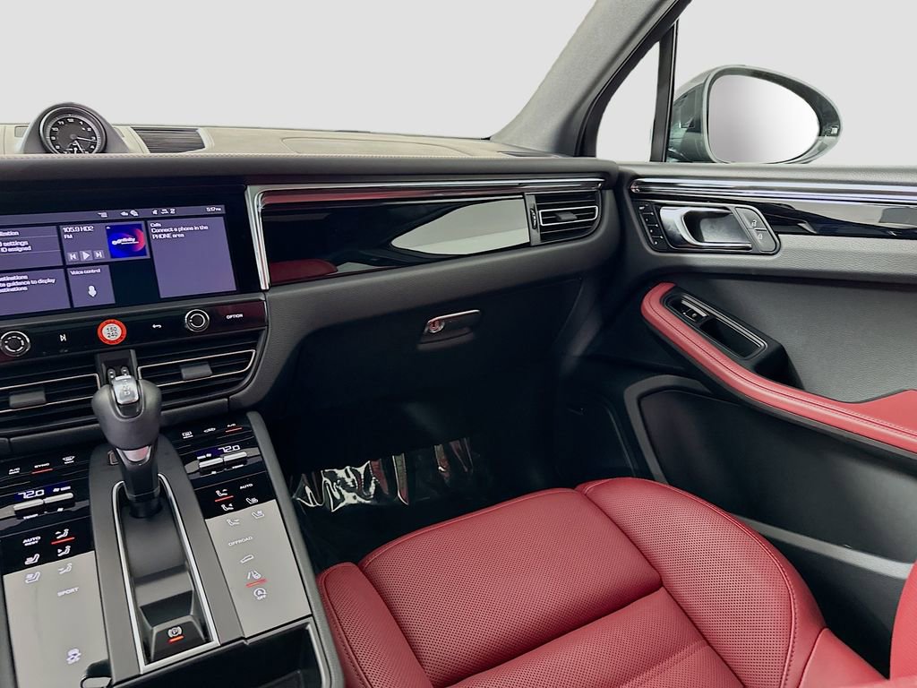 Certified 2026 Porsche Macan AWD/4WD image 26