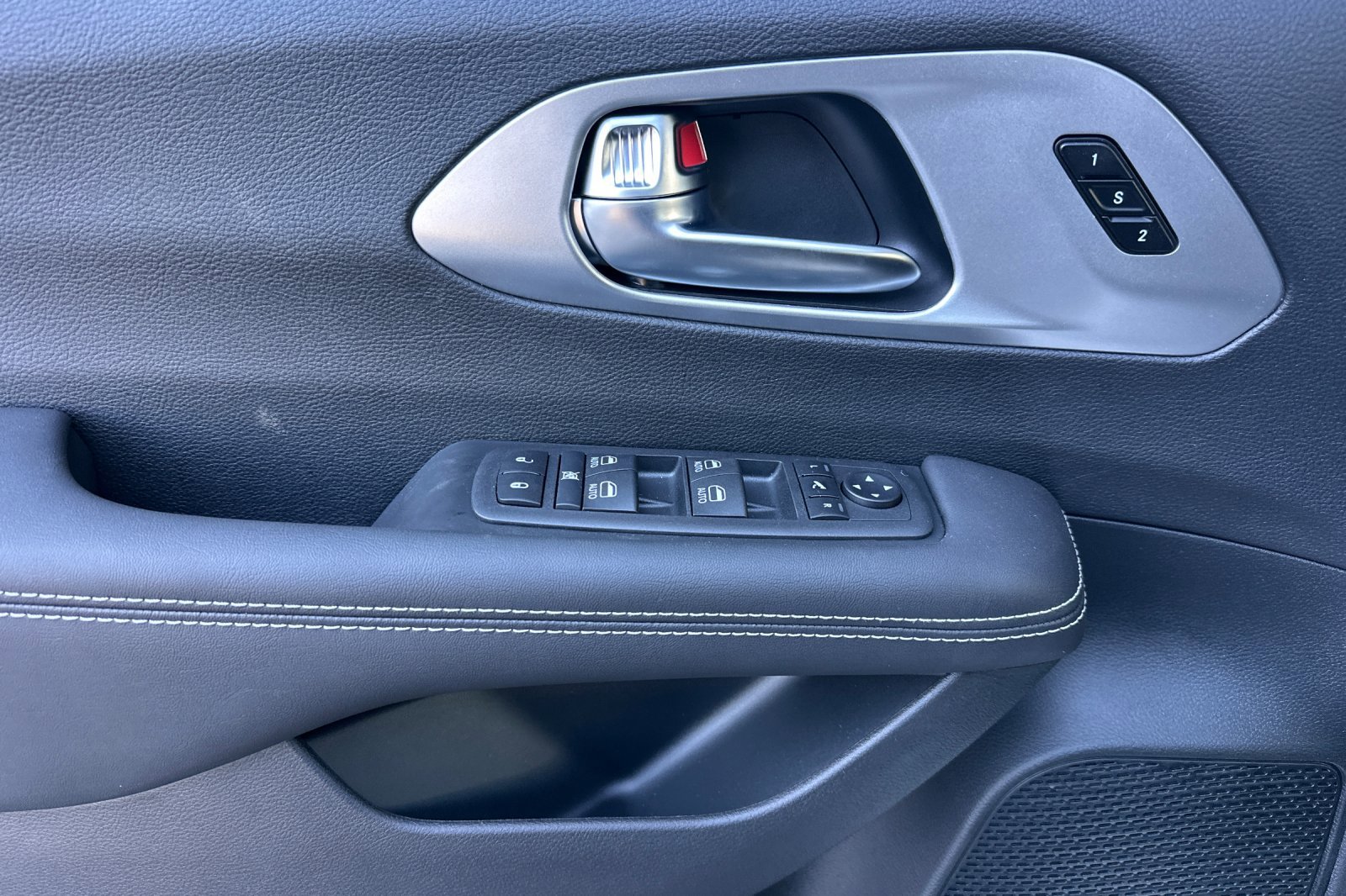 New 2026 Chrysler Pacifica Limited w/ S Appearance Package image 10