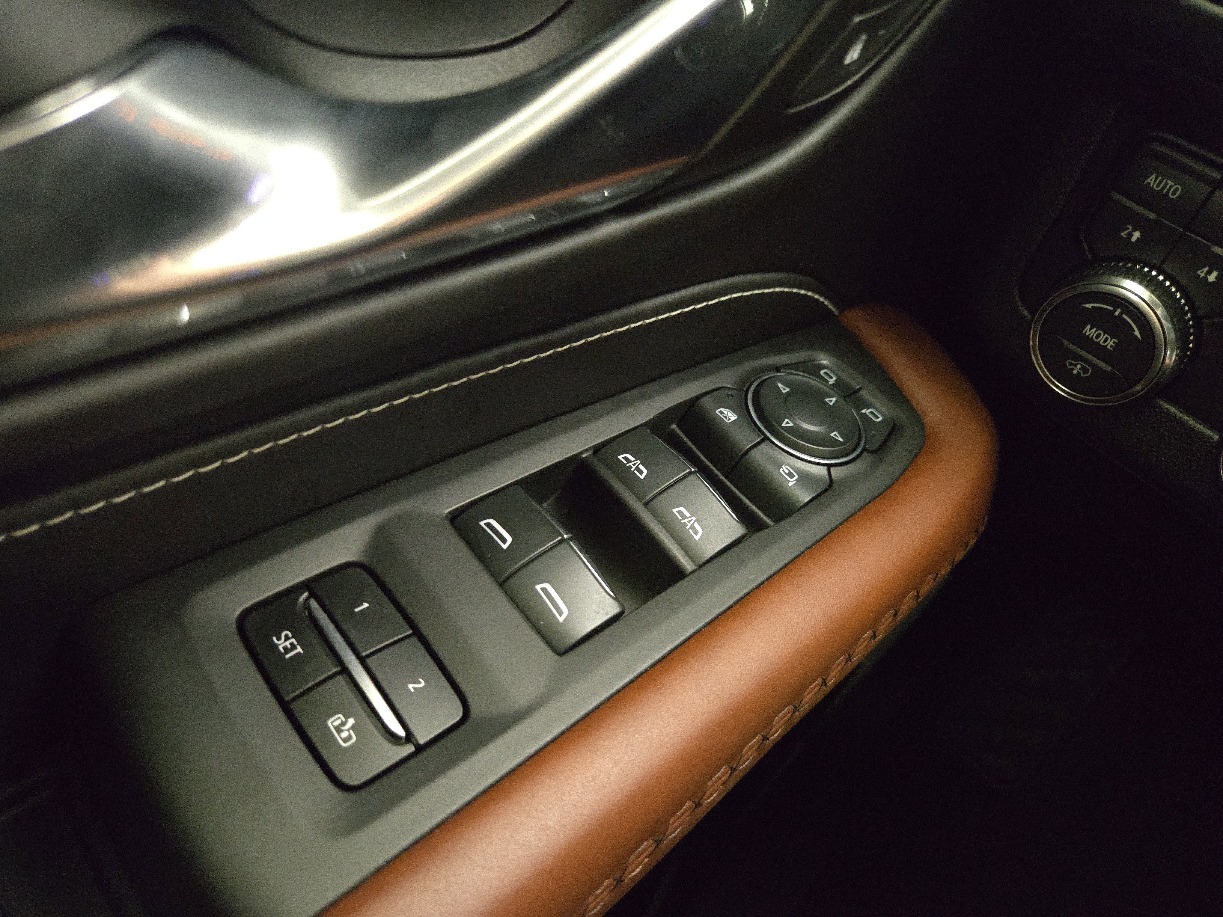 Used 2024 GMC Yukon Denali Ultimate image 32