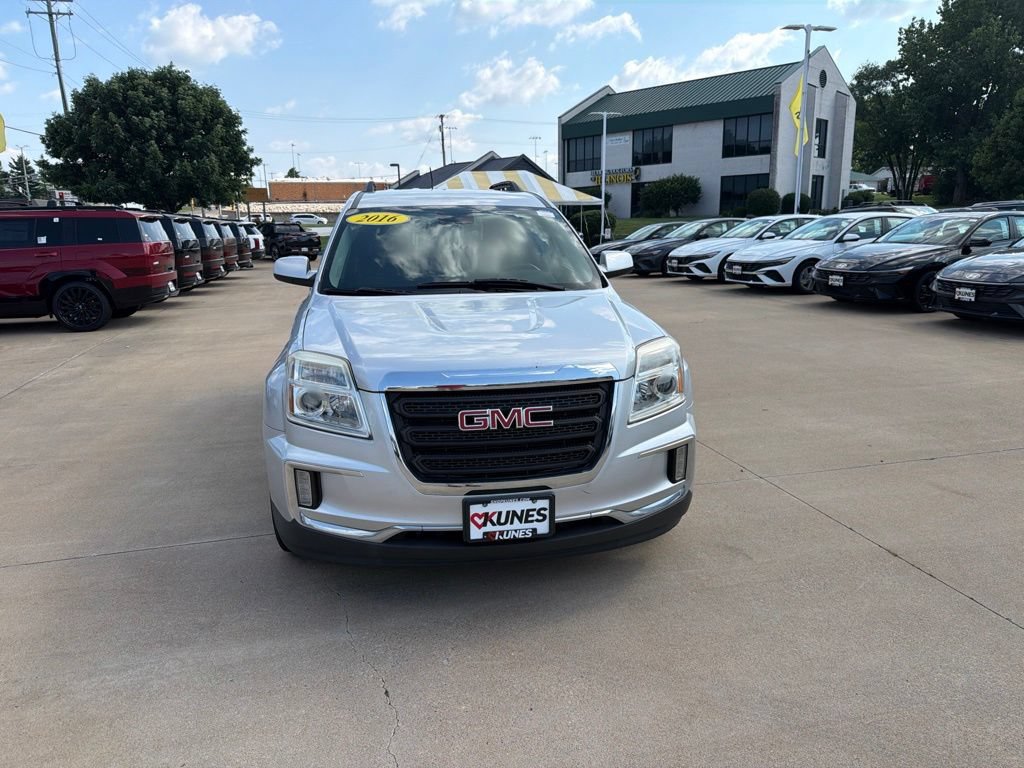 Used 2016 GMC Terrain SLE w/ Convenience Package AWD/4WD image 4