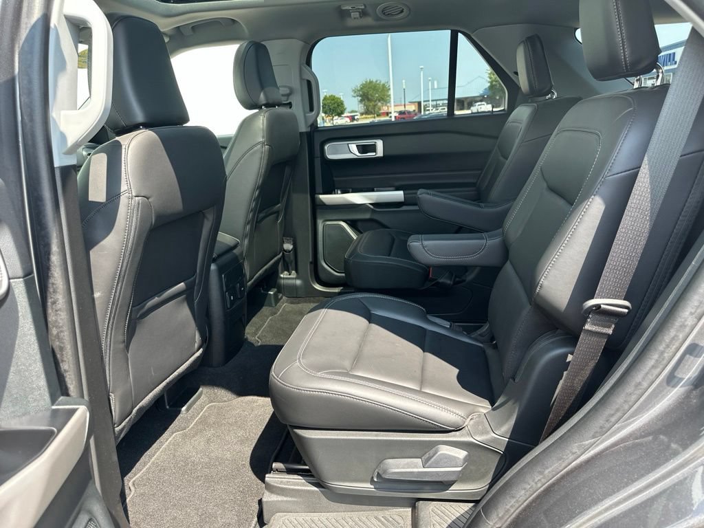 Certified 2024 Ford Explorer XLT w/ Equipment Group 202A AWD/4WD image 18