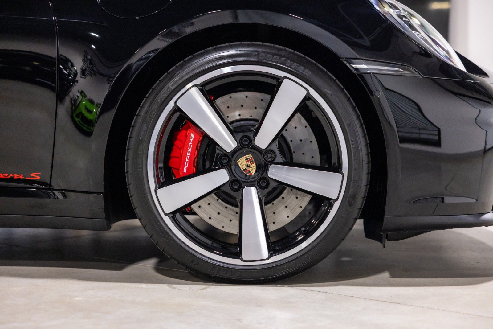 Used 2025 Porsche 911 Carrera S RWD image 23