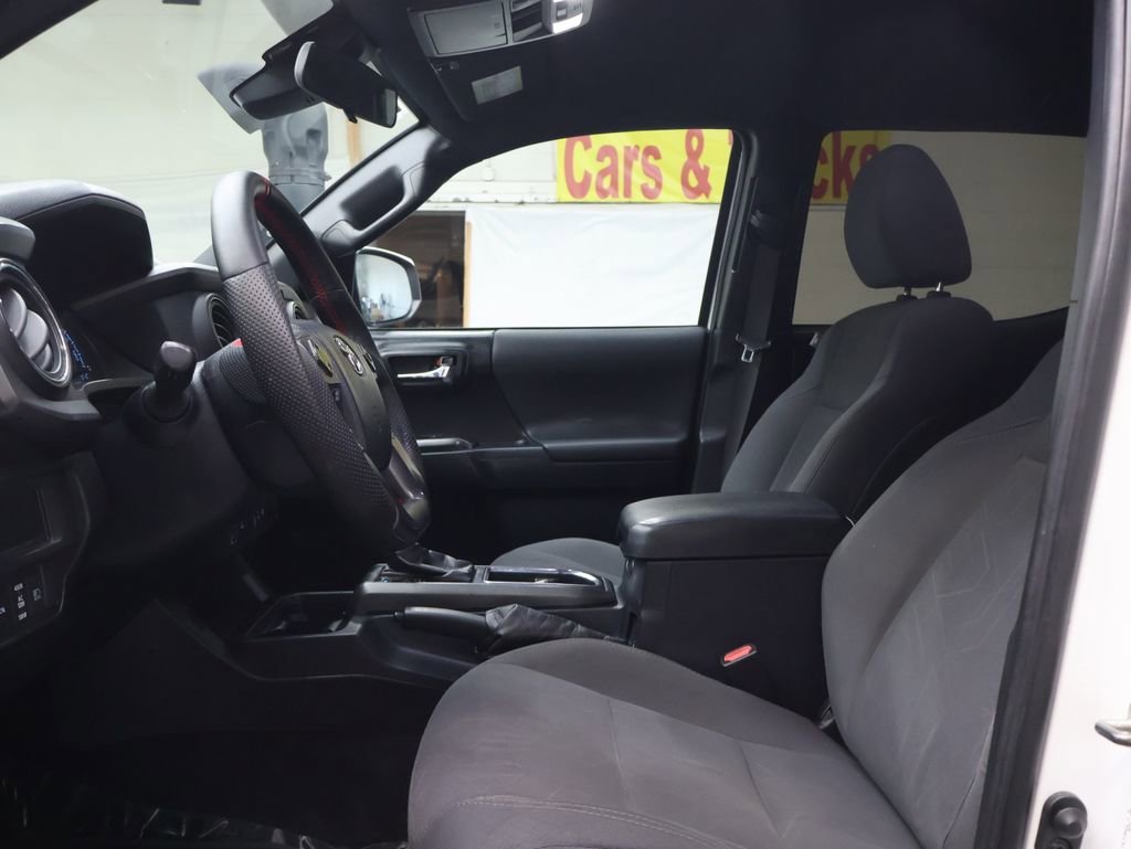 Used 2019 Toyota Tacoma TRD Sport image 16