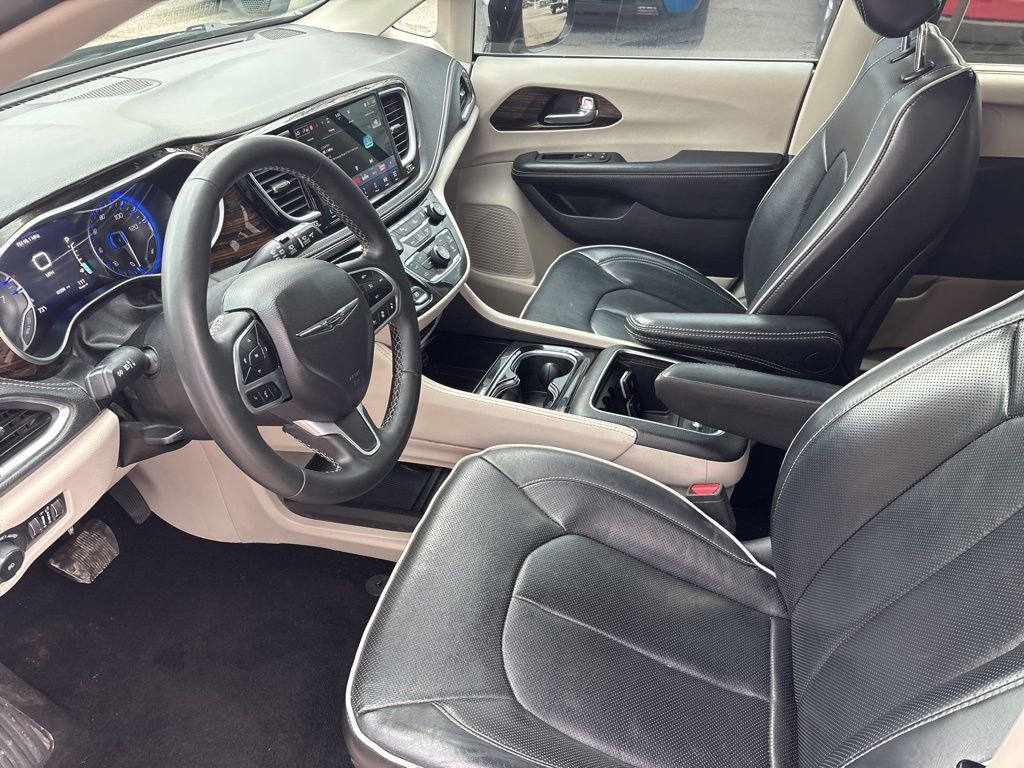 Used 2023 Chrysler Pacifica Limited image 17