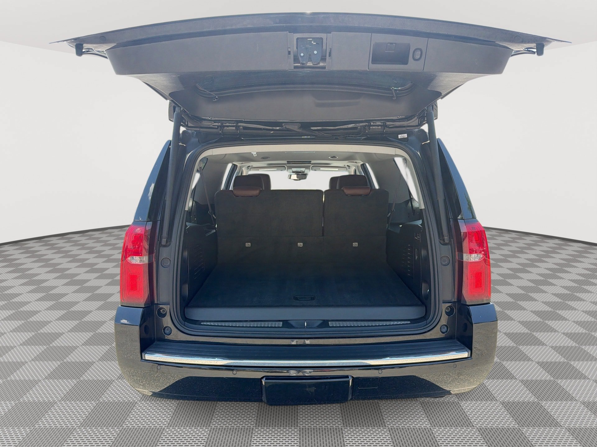 Used 2019 Chevrolet Suburban Premier w/ Premier Plus Edition AWD/4WD image 21