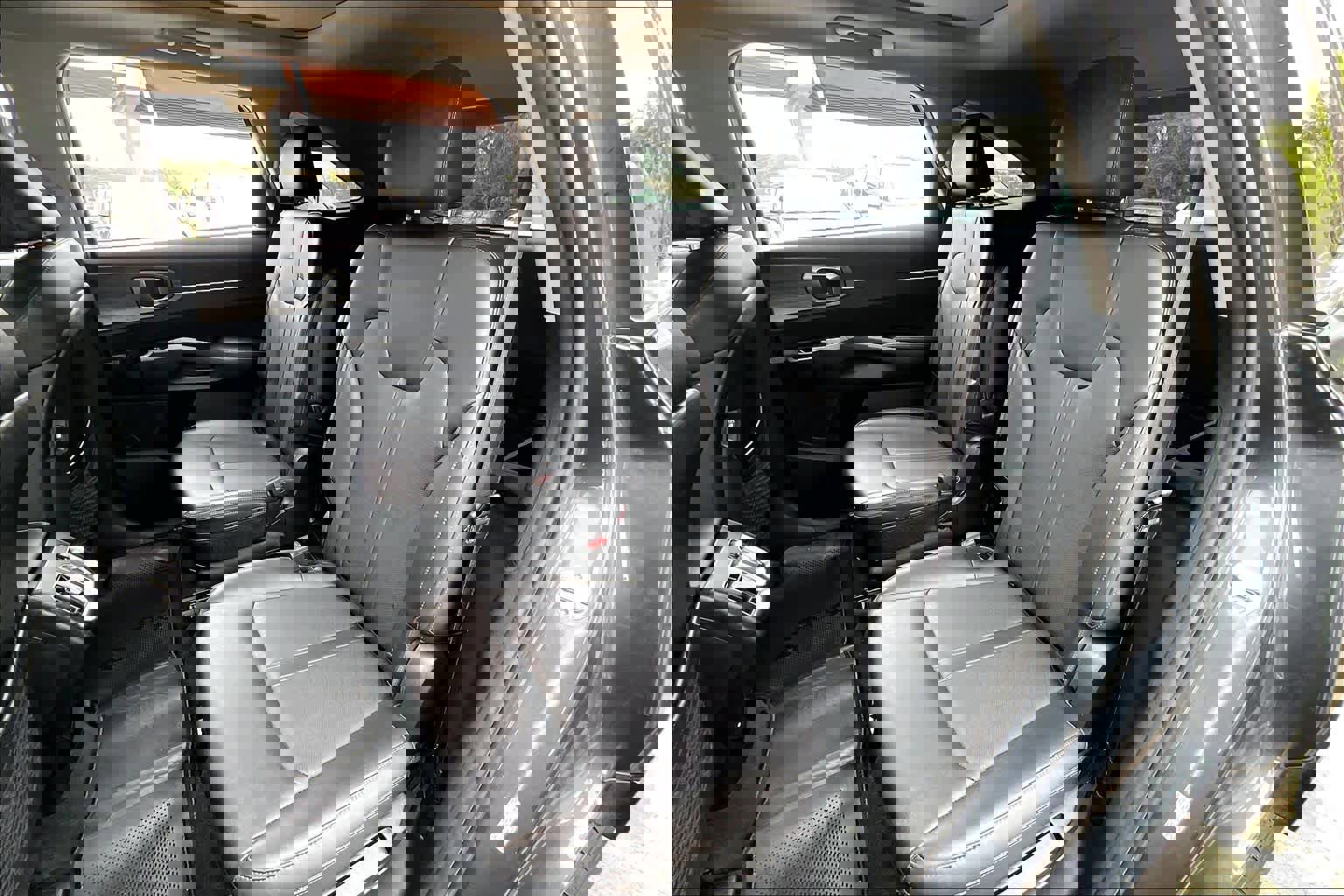 Used 2022 Kia Sorento EX w/ Panoramic Sunroof Package image 21