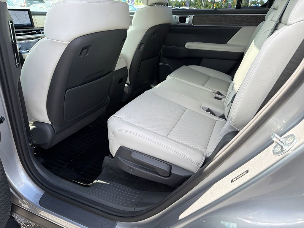 Used 2024 Hyundai Santa Fe Limited FWD image 21