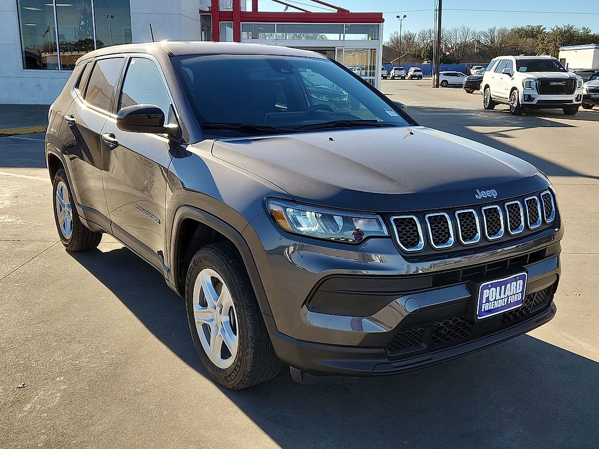 Used 2023 Jeep Compass Sport image 4