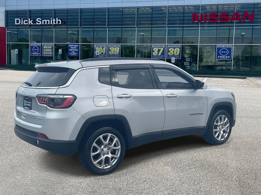 Used 2024 Jeep Compass Latitude image 6