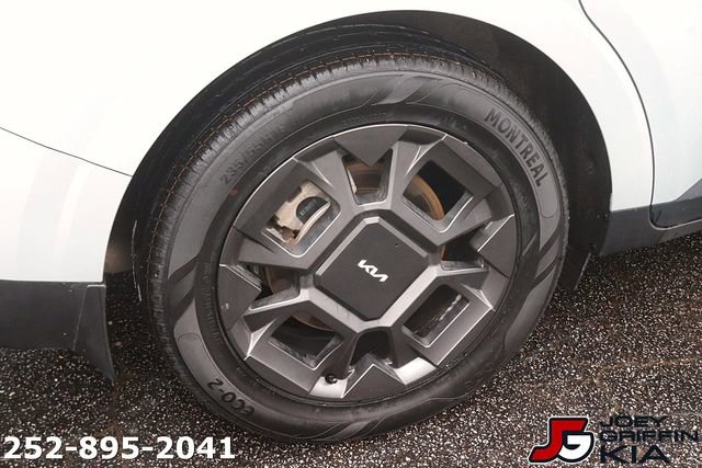 Used 2025 Kia Carnival SX FWD image 9