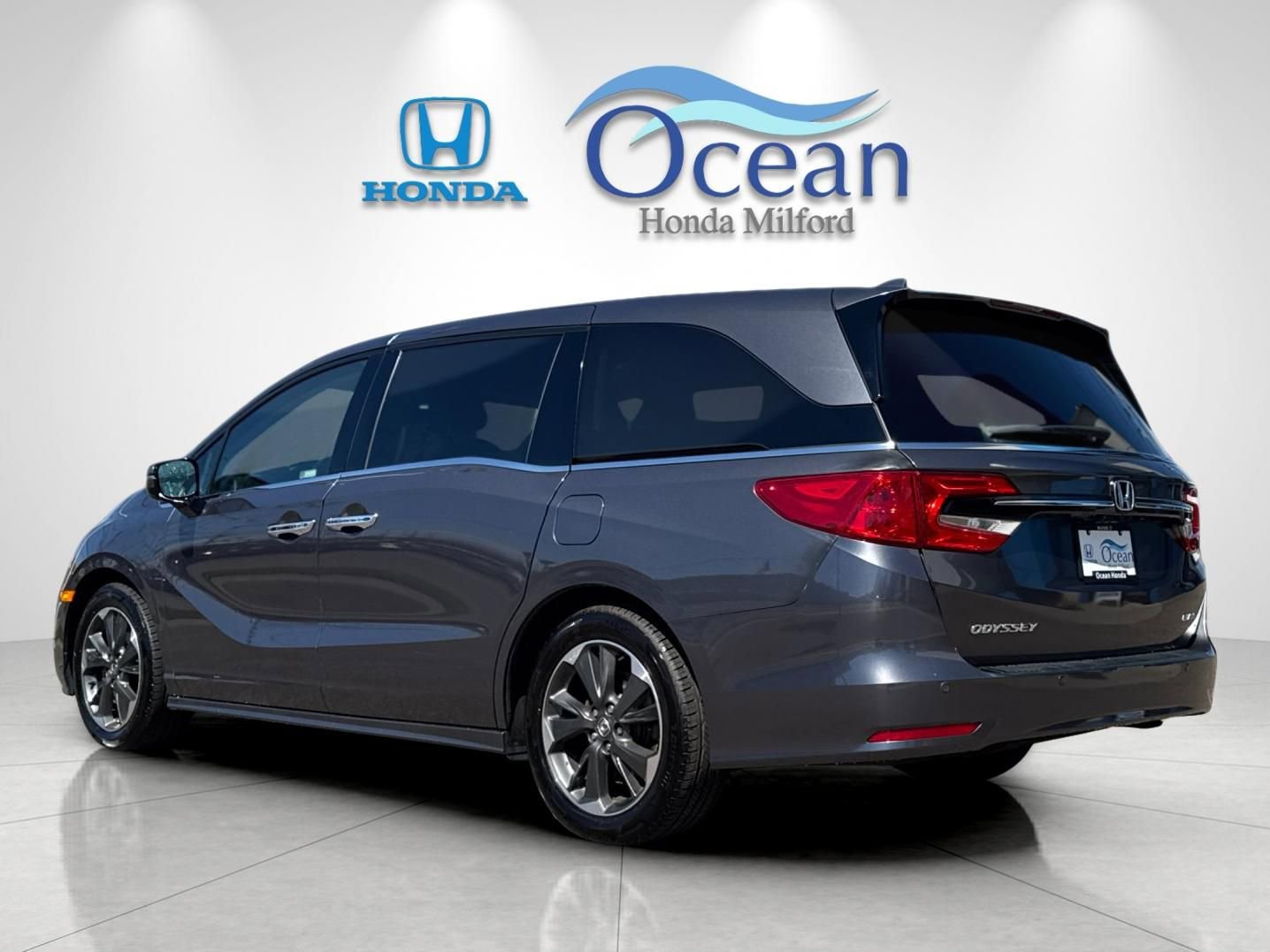 Used 2023 Honda Odyssey Elite image 5