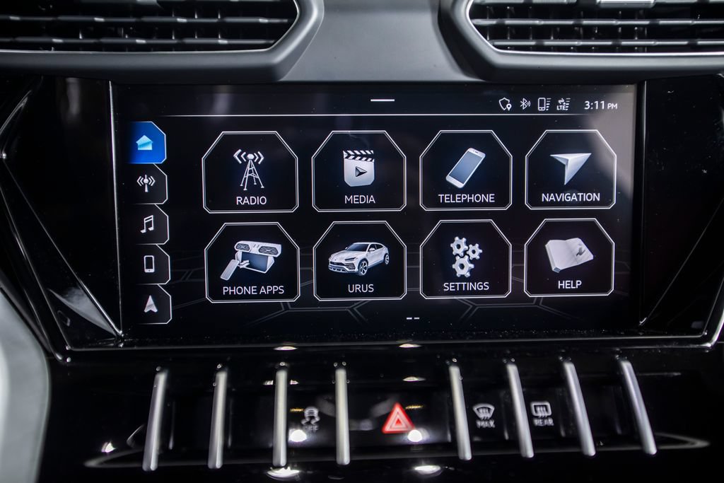 Used 2021 Lamborghini Urus AWD/4WD image 32