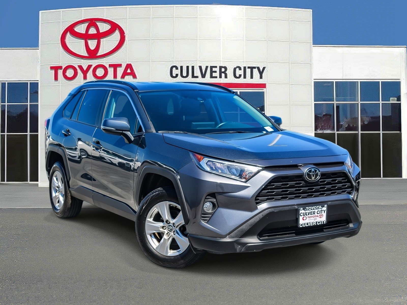 Used 2021 Toyota RAV4 XLE w/ XLE Grade Weather Package AWD/4WD image 1