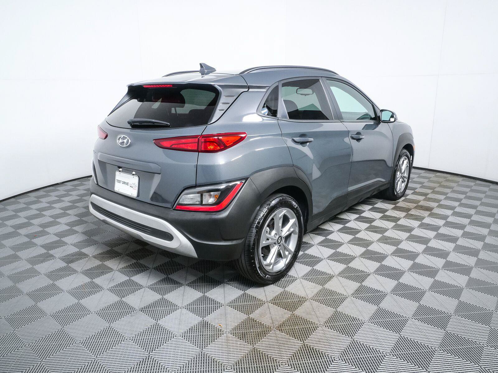 Used 2023 Hyundai Kona SEL w/ Convenience Package FWD image 3