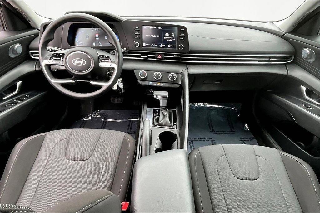 Used 2024 Hyundai Elantra SE image 16