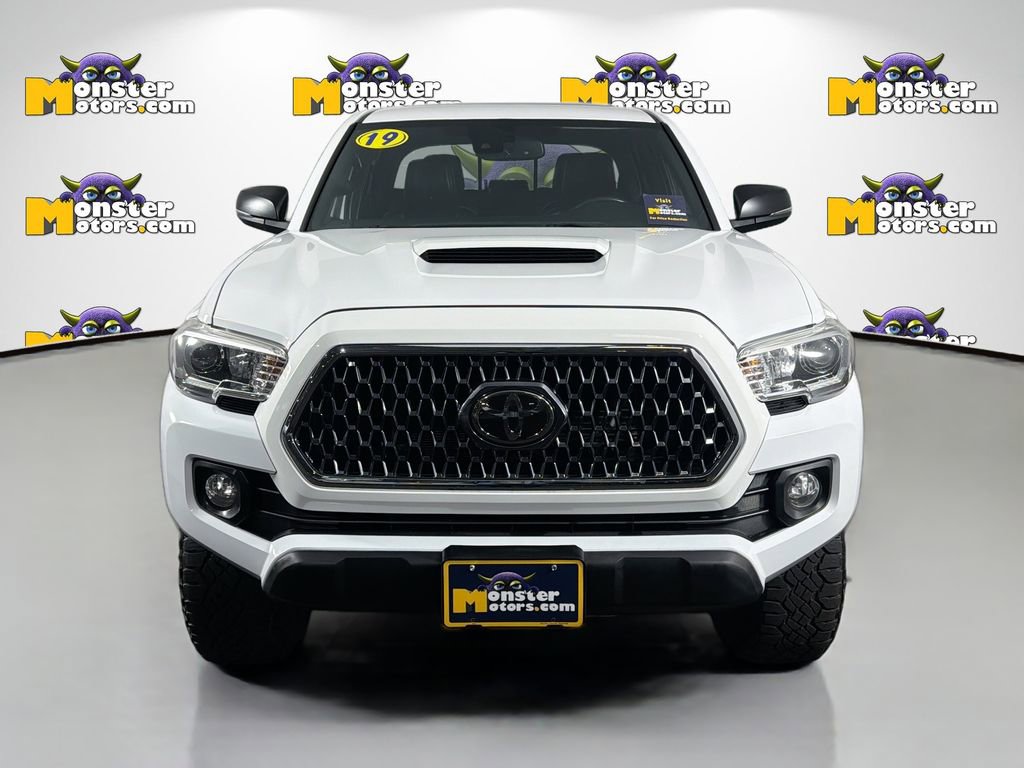 Used 2019 Toyota Tacoma TRD Sport image 2