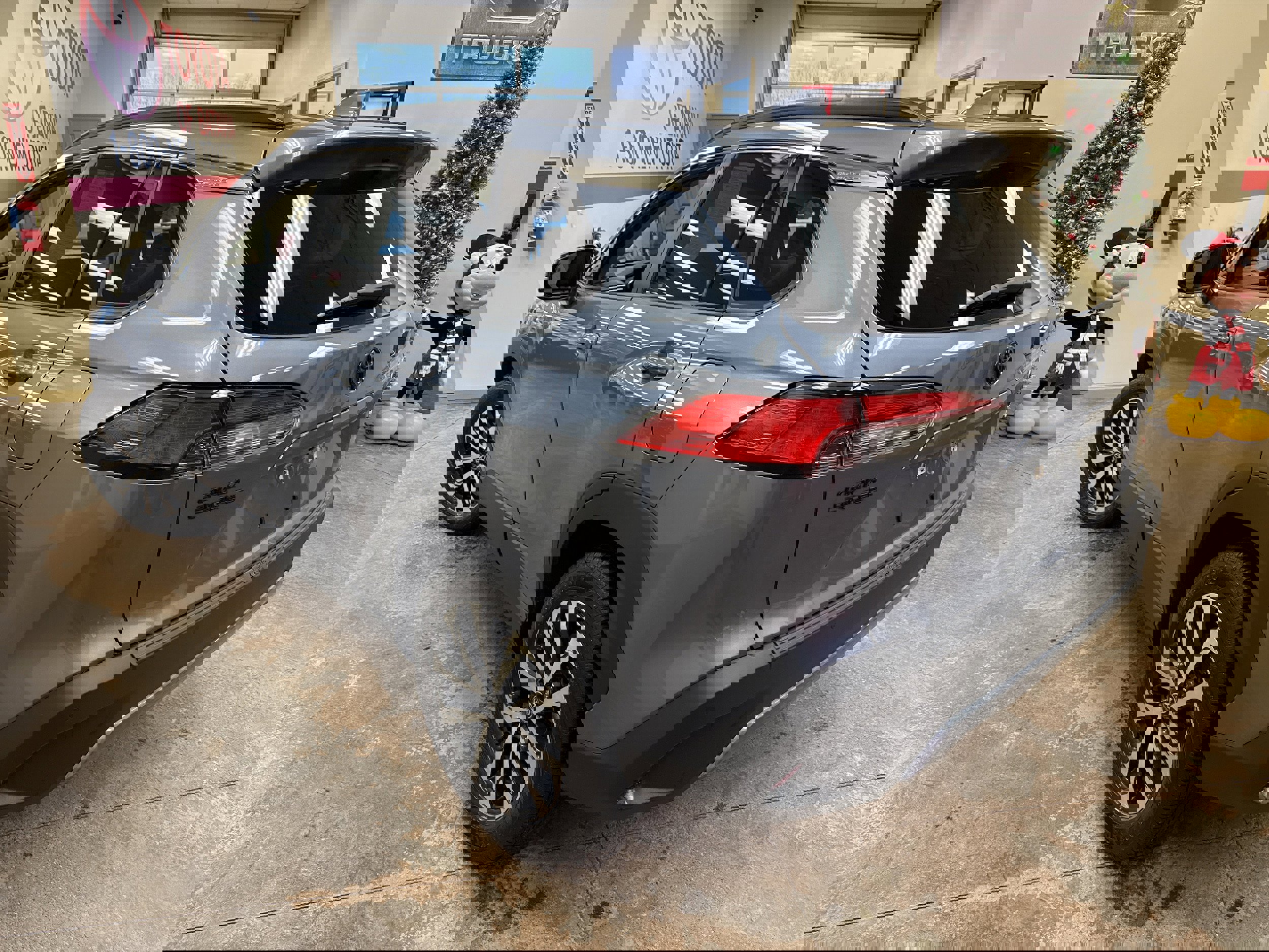 Used 2024 Toyota Corolla Cross XLE w/ Convenience Package image 9