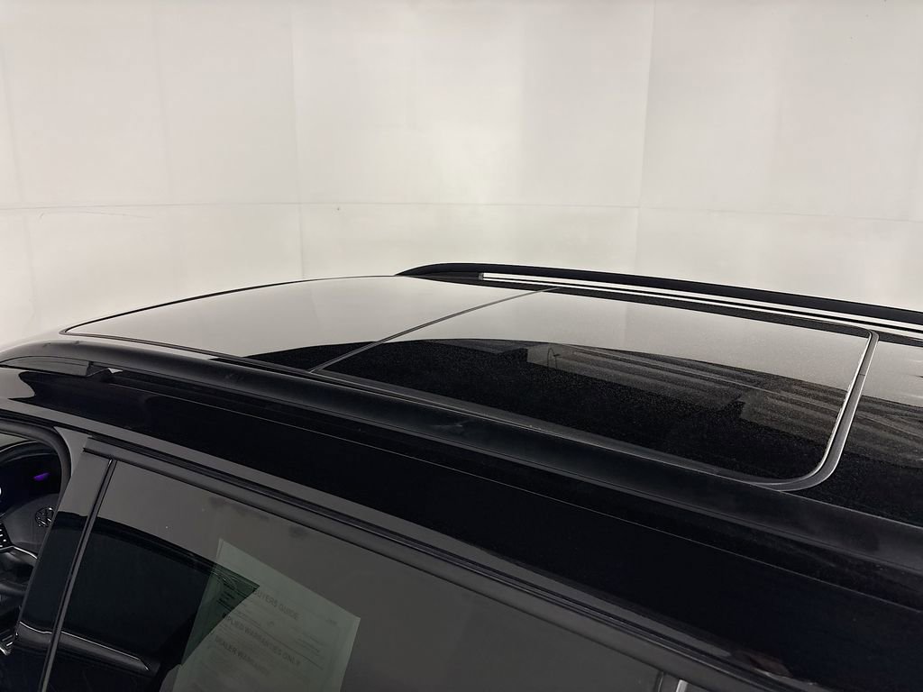 Used 2023 Volkswagen Tiguan SE R-Line image 18