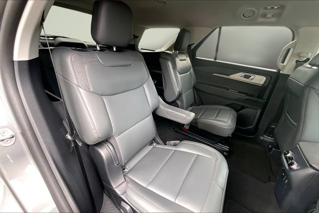 Used 2026 Ford Explorer Active w/ Active Comfort Package RWD image 27