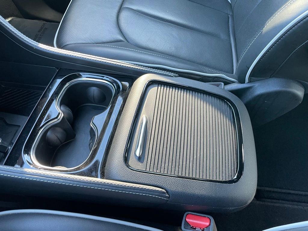 Used 2025 Chrysler Pacifica Limited image 49