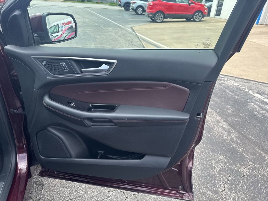 Used 2020 Ford Edge Titanium w/ Equipment Group 301A AWD/4WD image 35
