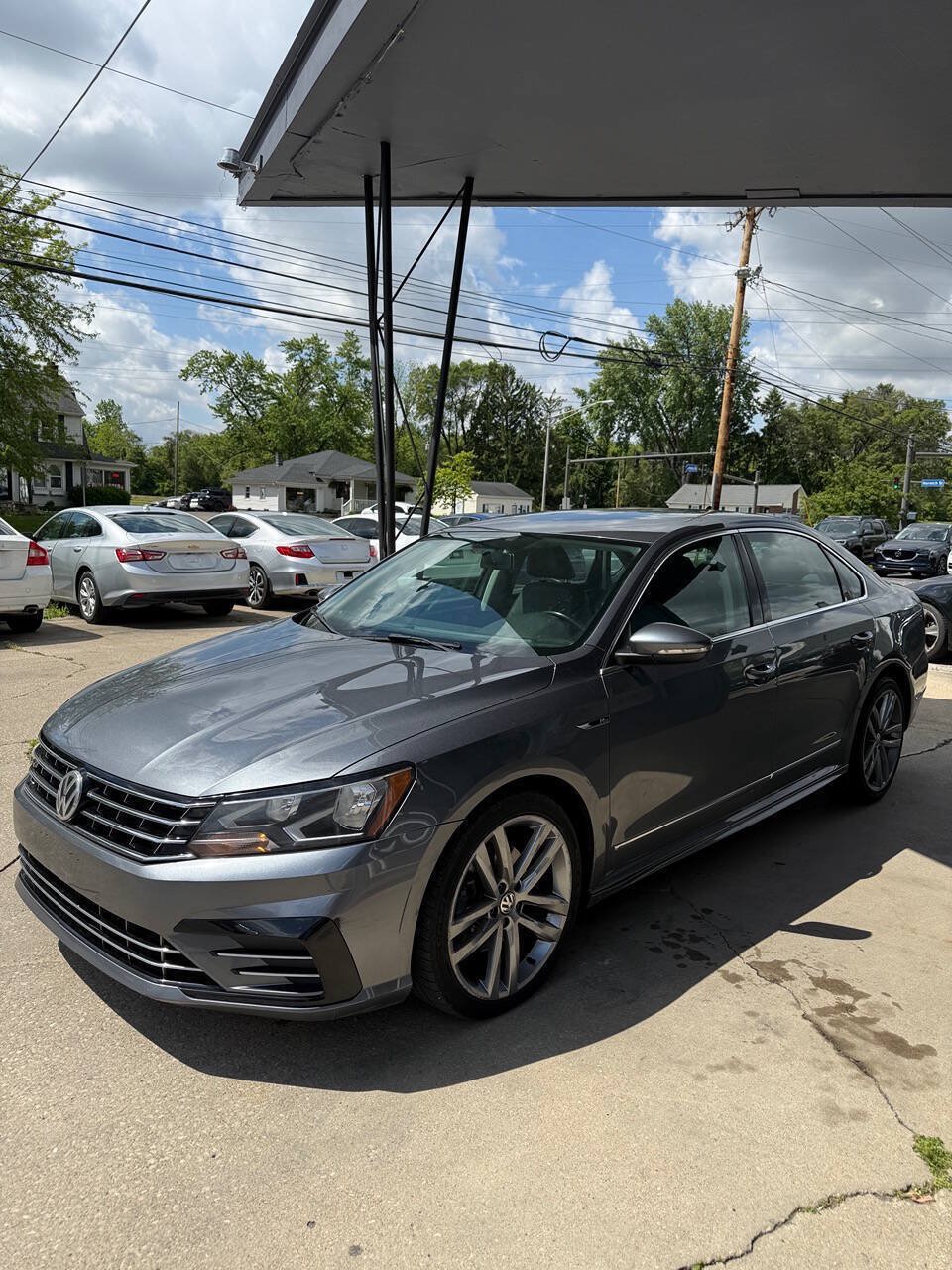 Used 2017 Volkswagen Passat 1.8T R-Line FWD image 3