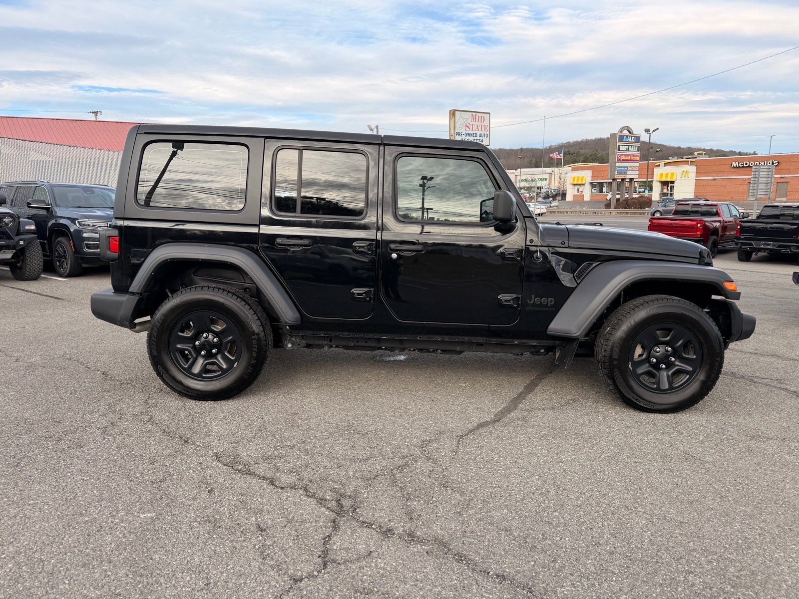 Used 2023 Jeep Wrangler Unlimited Sport image 7