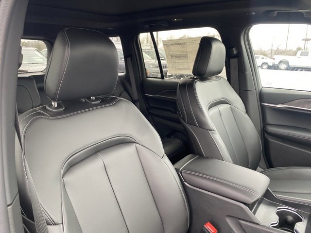 New 2025 Jeep Grand Cherokee Limited image 30