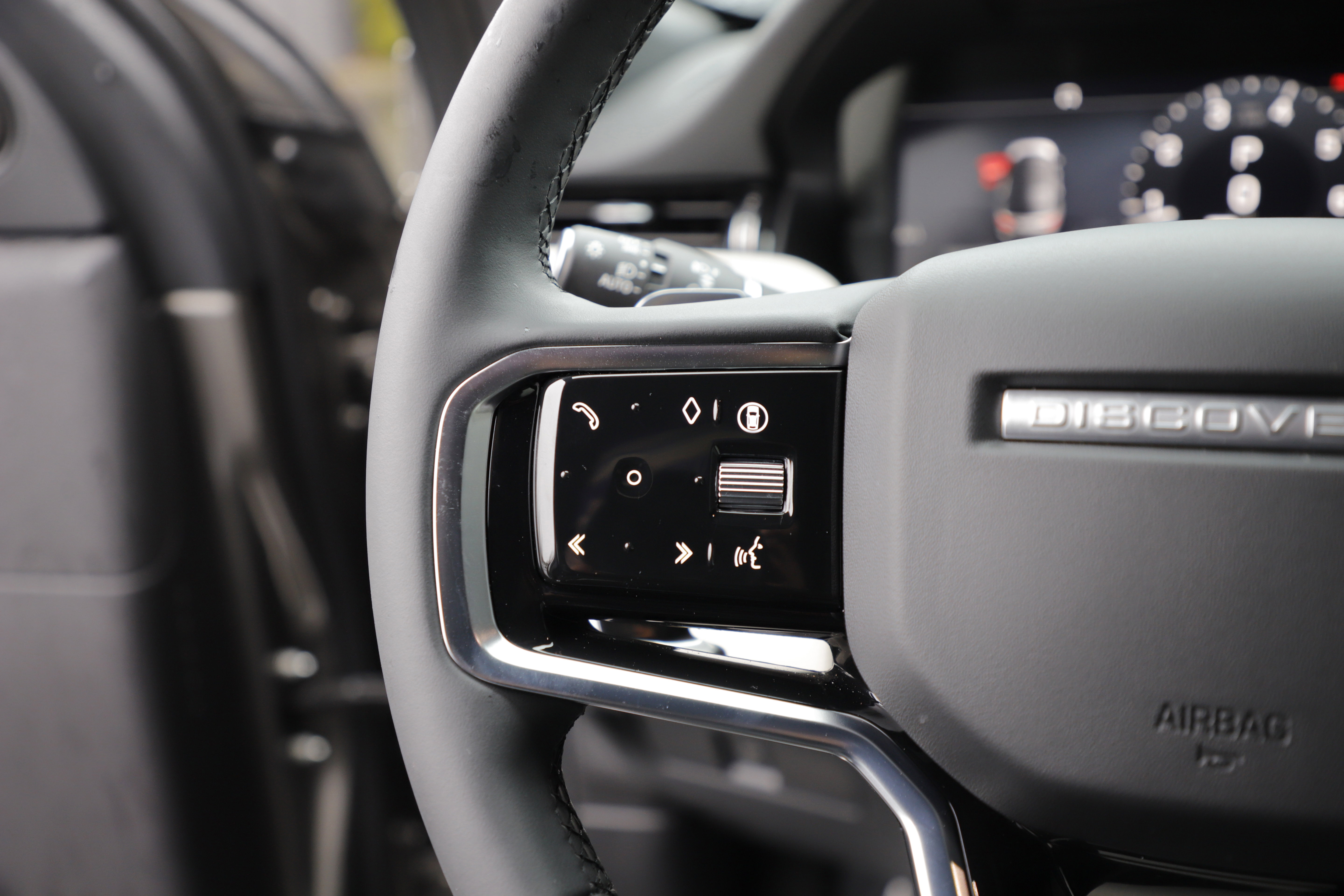 Certified 2025 Land Rover Discovery Sport Dynamic SE image 22