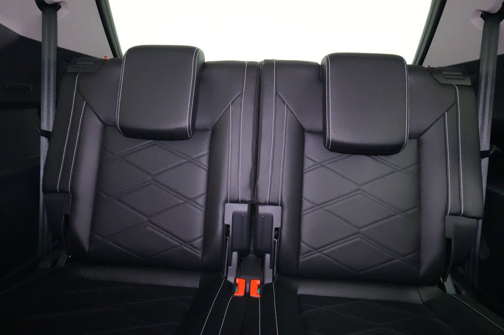 Used 2024 Volkswagen Atlas SE AWD/4WD image 21