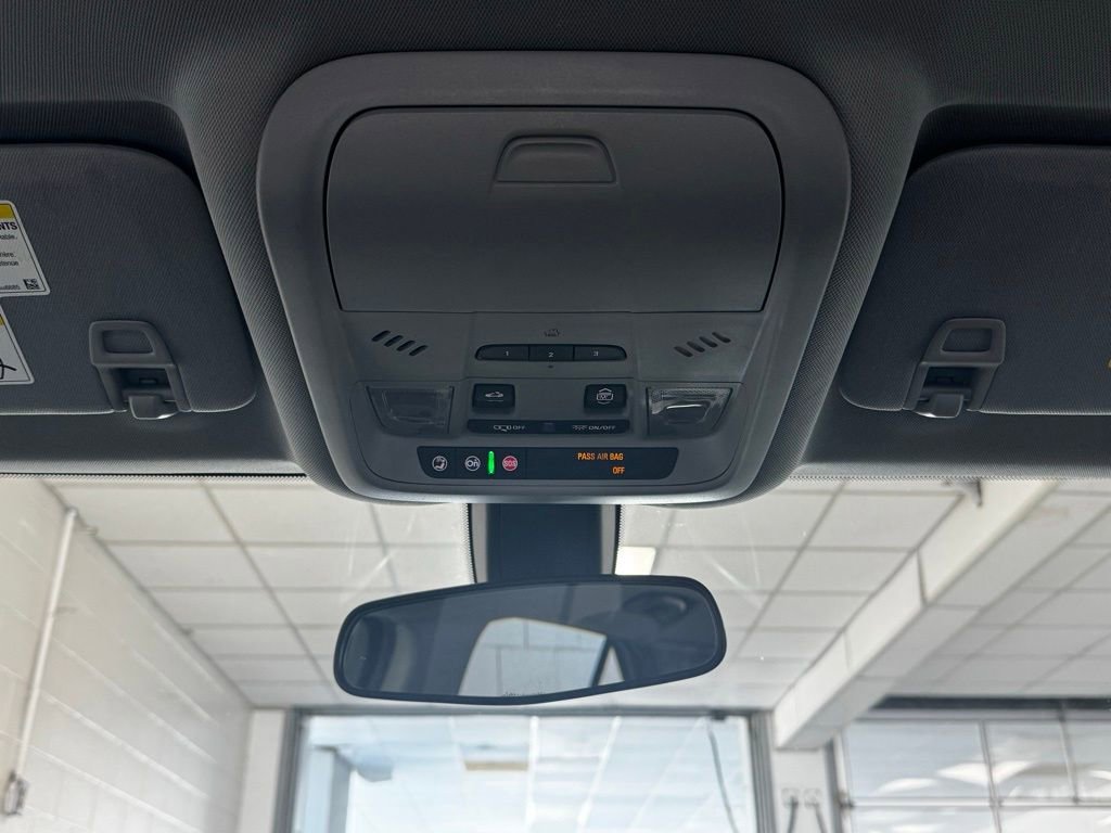 Used 2018 Chevrolet Equinox LT w/ Sun & Infotainment Package image 25