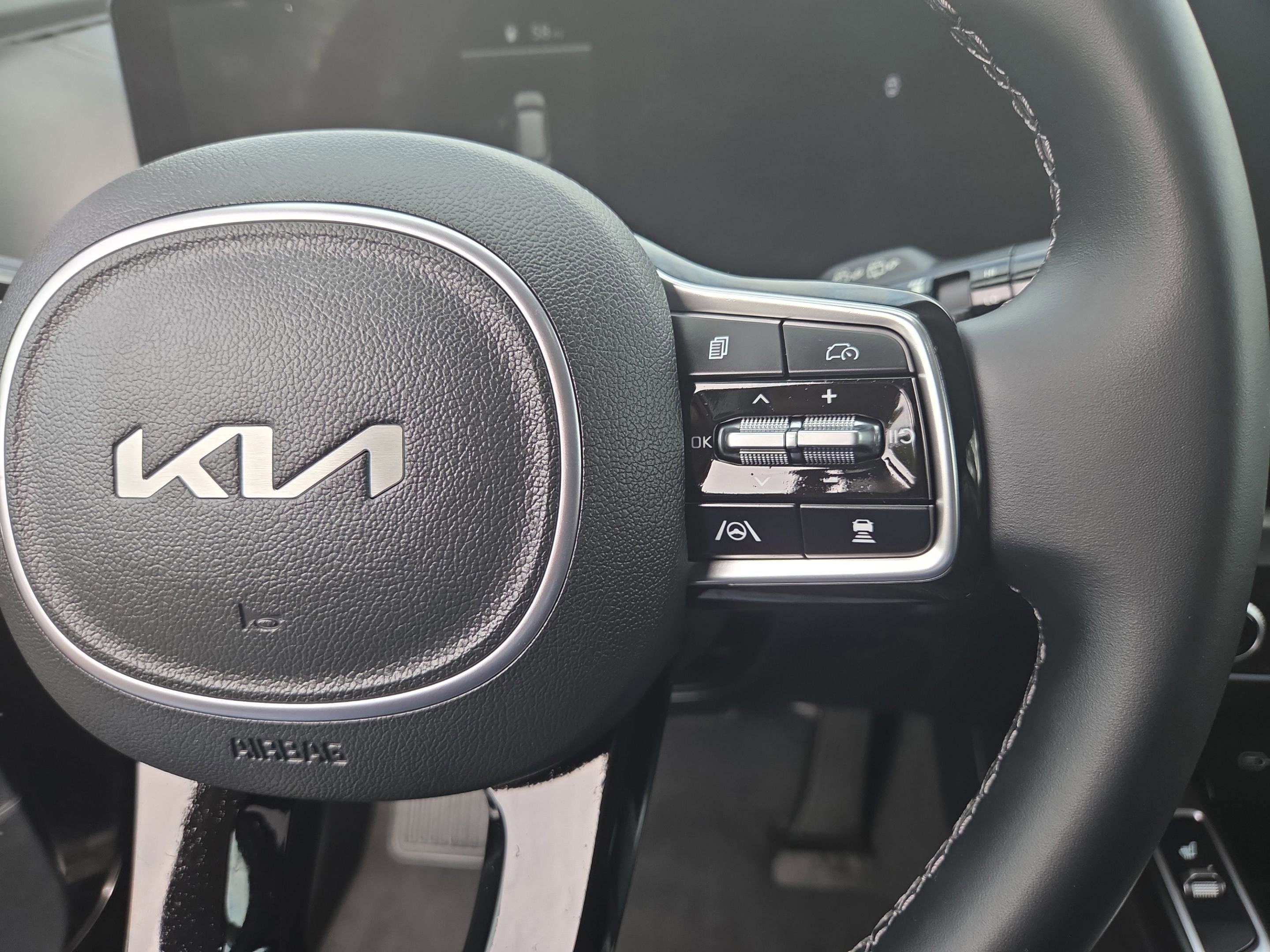 Used 2025 Kia Sorento S w/ Panoramic Sunroof Package FWD image 11